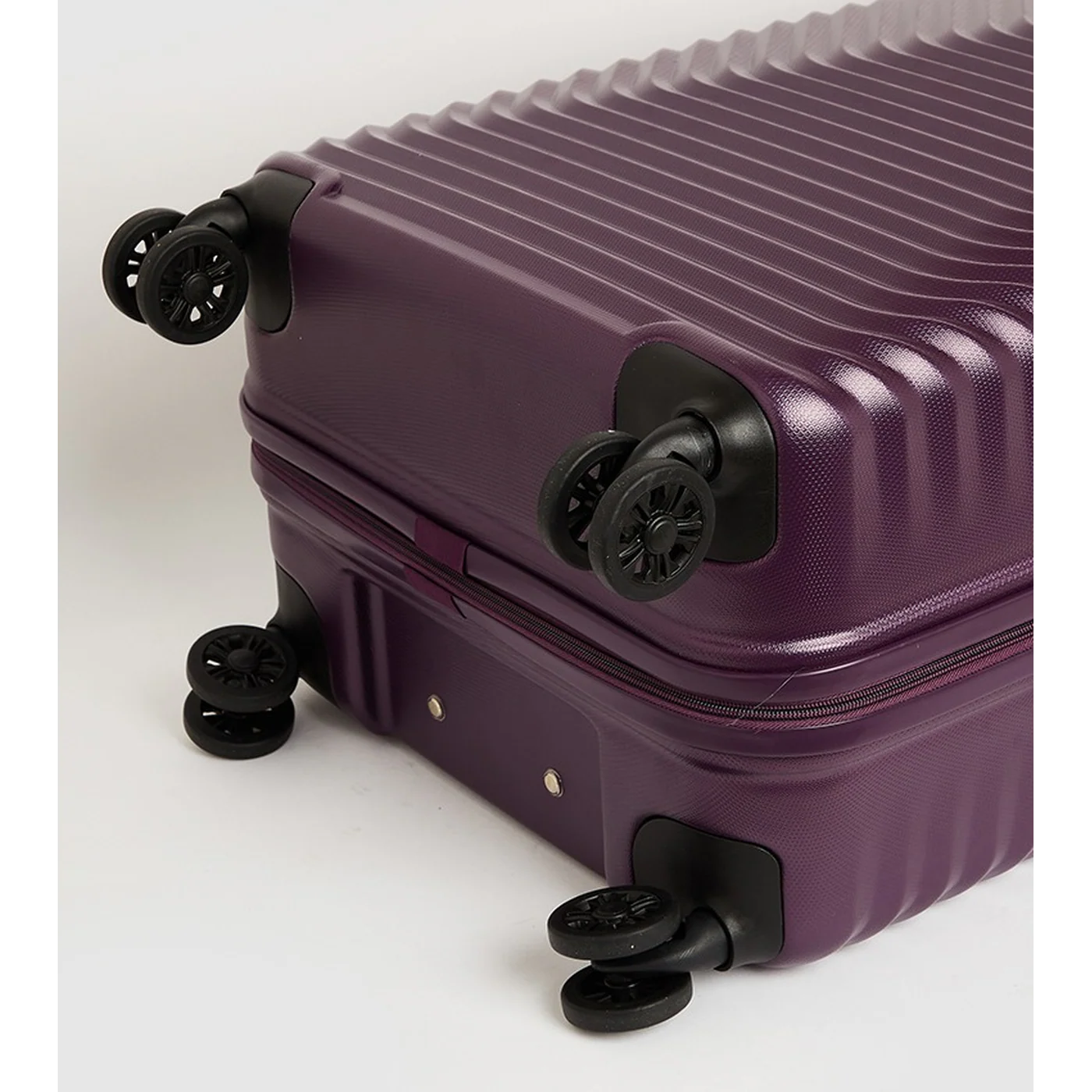 American Tourister Sky Cove Spinner Luggage Set - Image 26