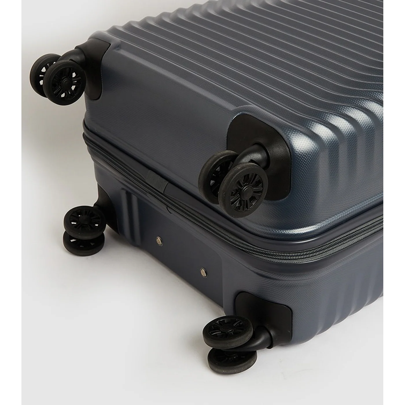 American Tourister Sky Cove Spinner Luggage Set - Image 34
