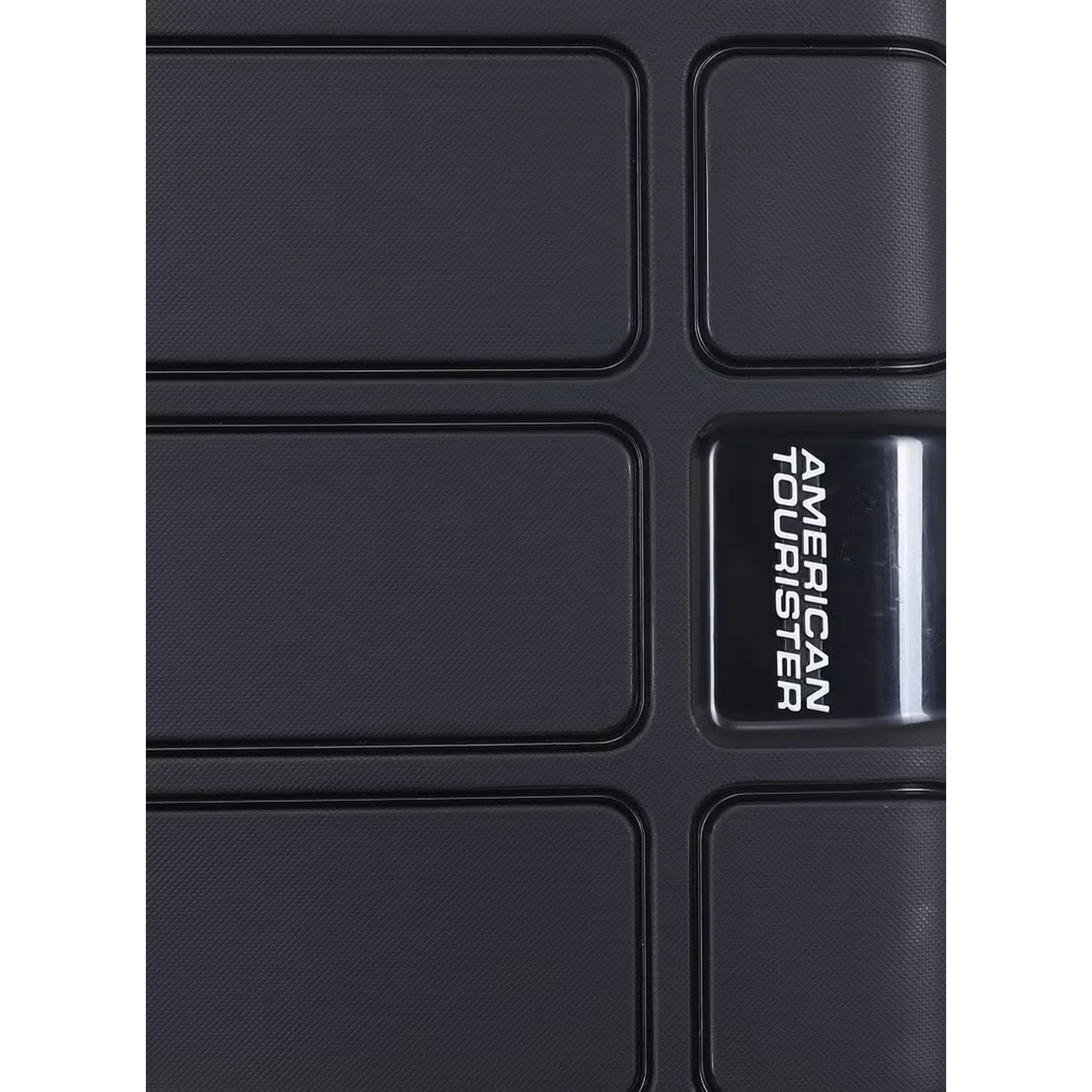 American Tourister Tracker Suitcase Travel Set - Image 22