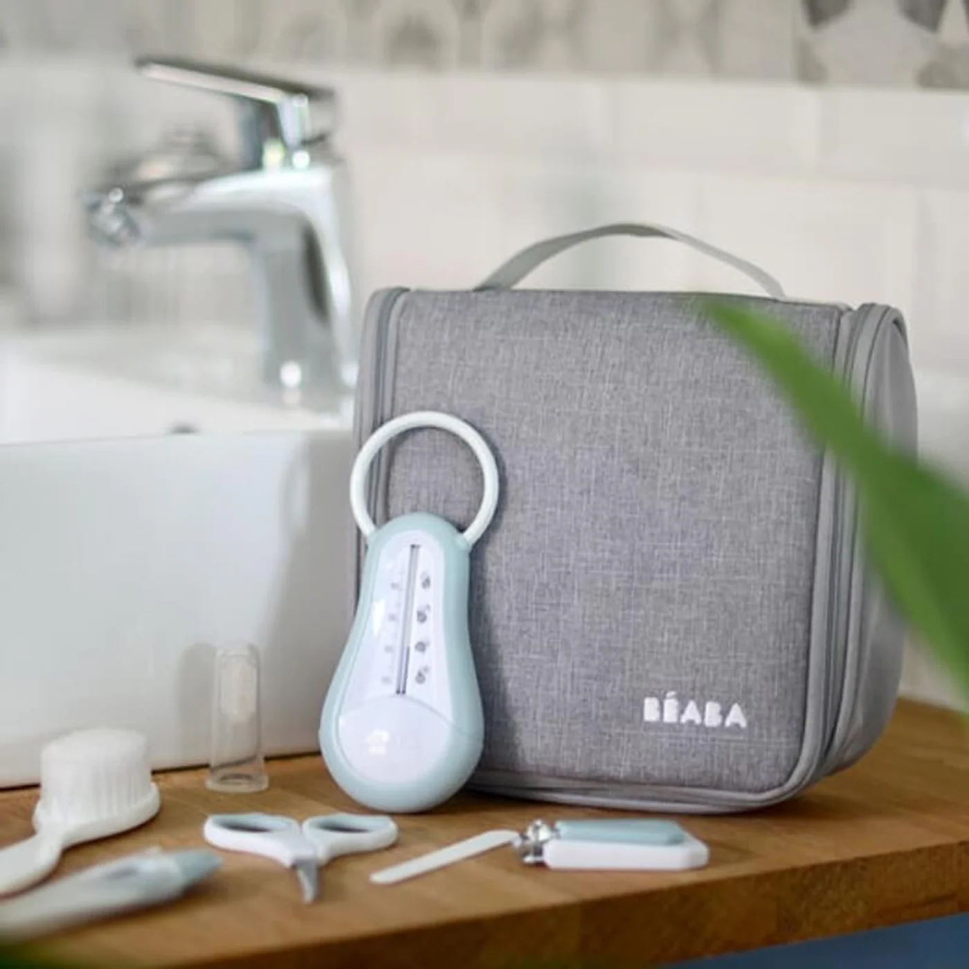 Beaba Hanging Toiletry Bag - Image 4