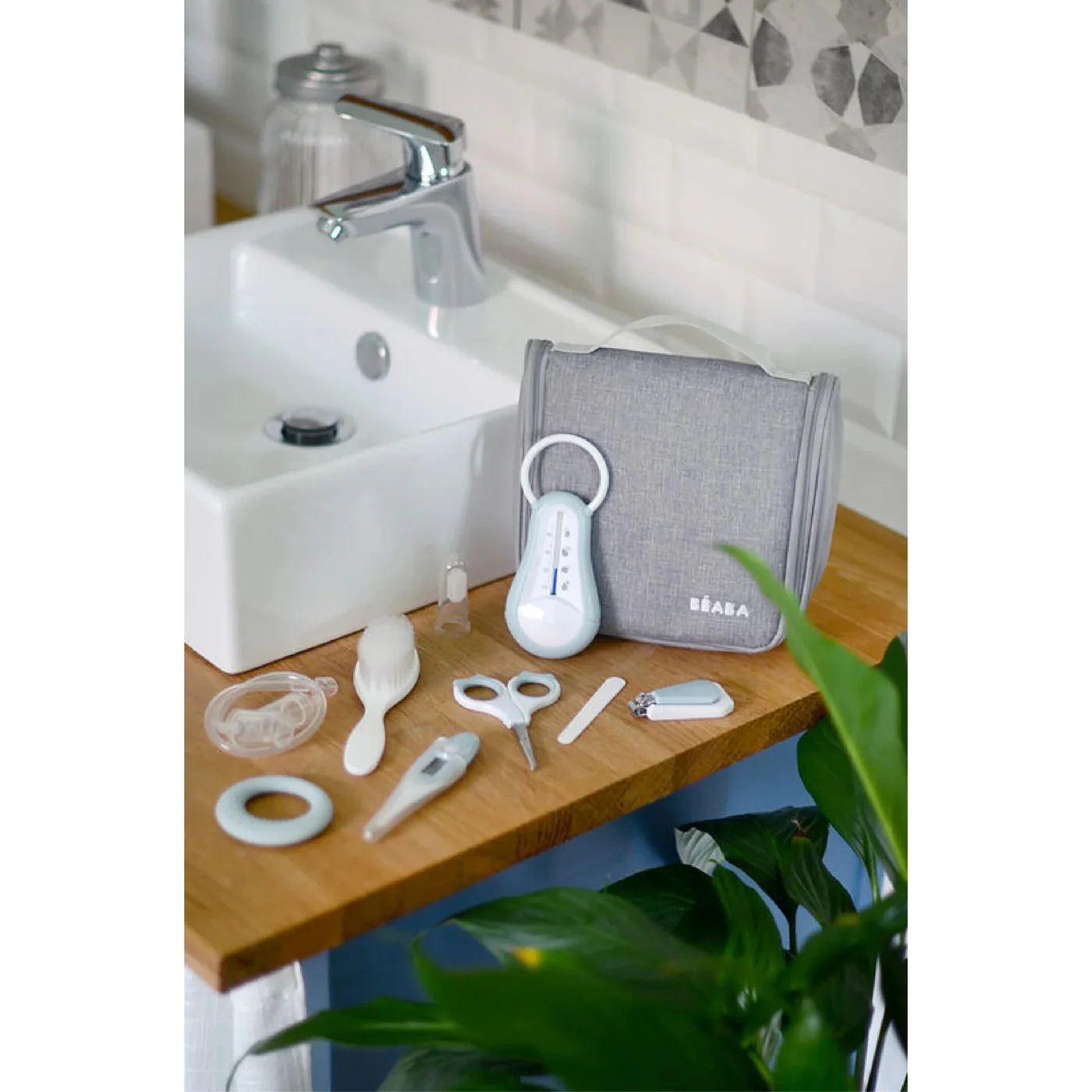 Beaba Hanging Toiletry Bag - Image 5