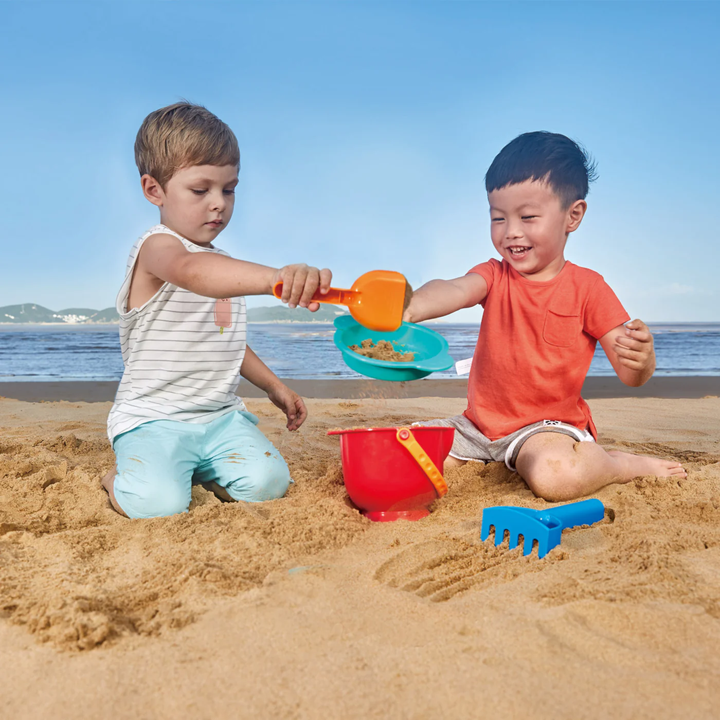 Hape Beach Basics Sand Toy Set - Image 6