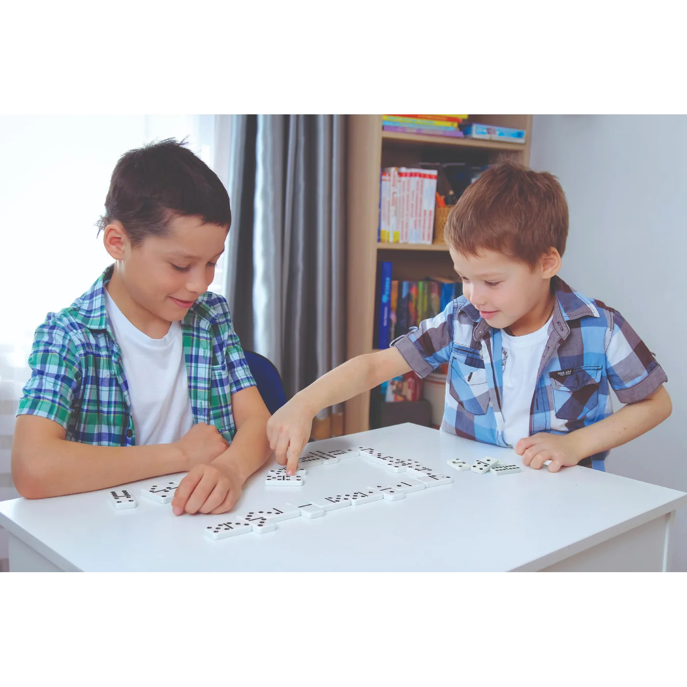 Ambassador Classic Games Dominoes - Image 4
