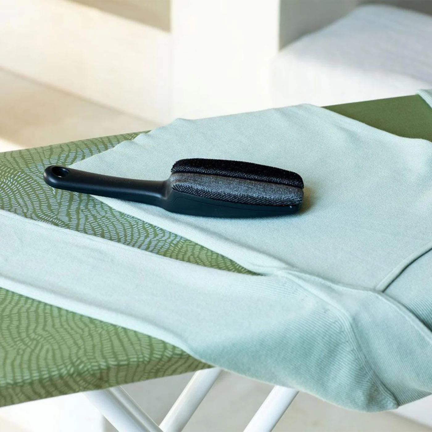Brabantia Clothes Brush - Image 3