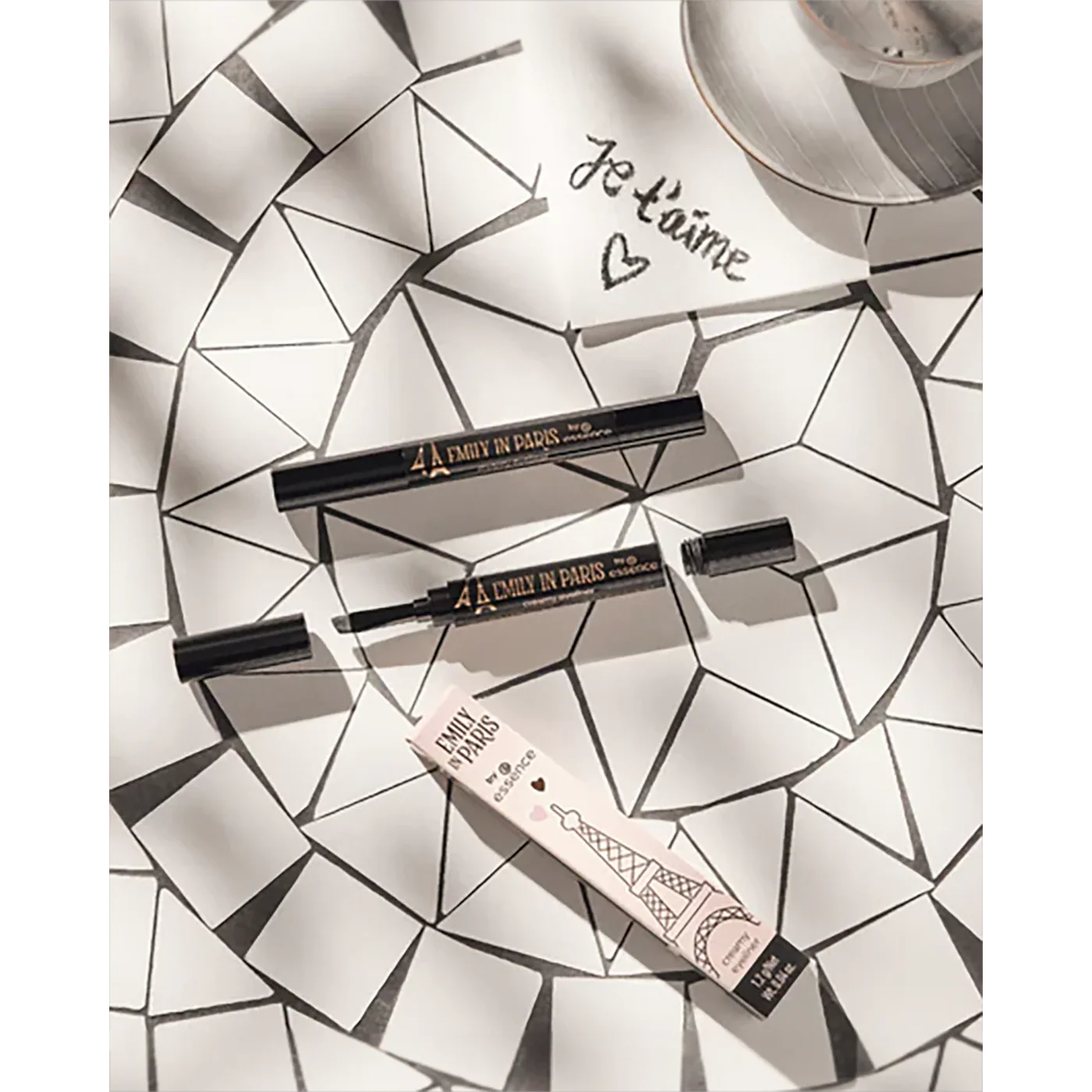 Essence Emily In Paris Creamy Eyeliner 01 - Image 3