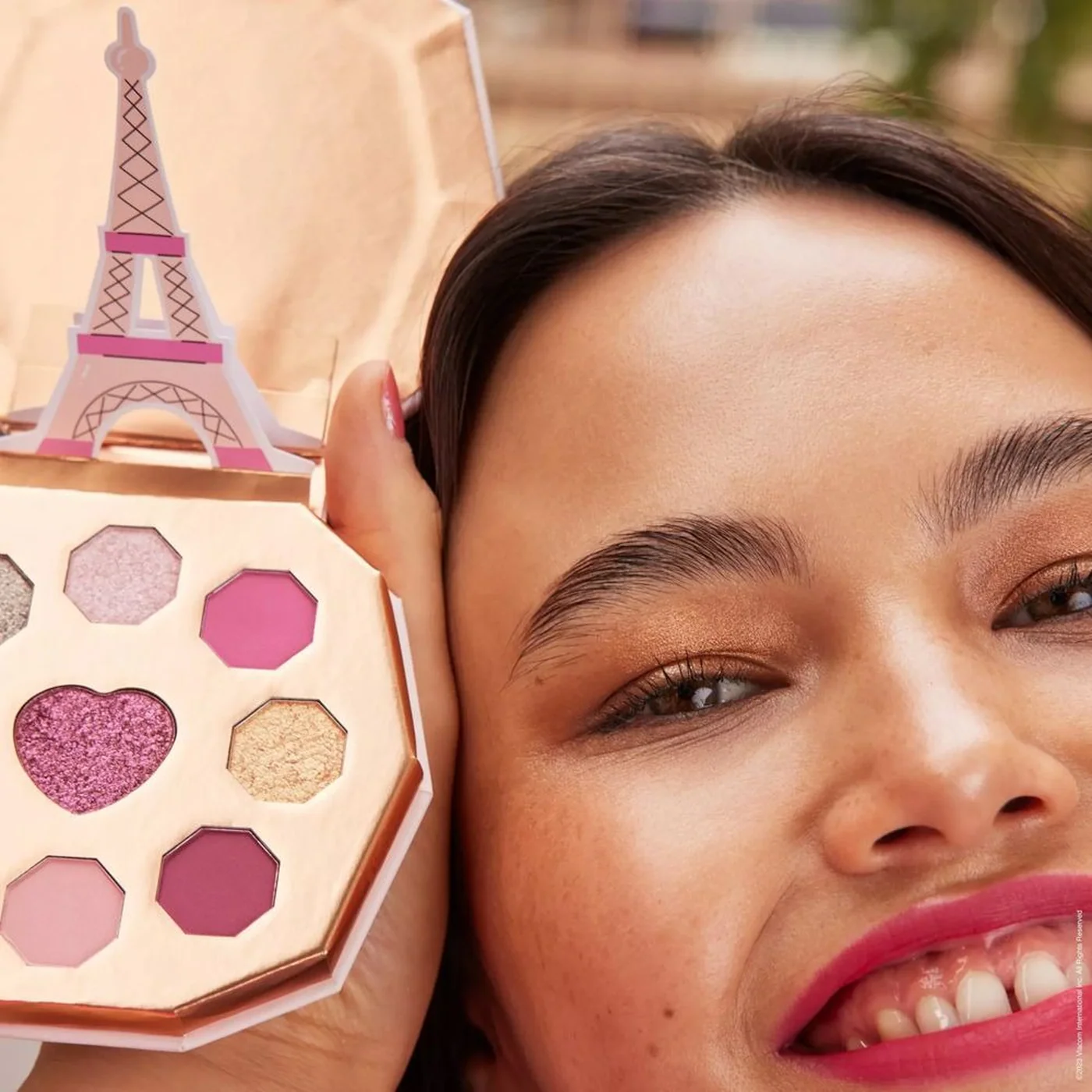 Essence Emily In Paris Eyeshadow Palette 01 - Image 4