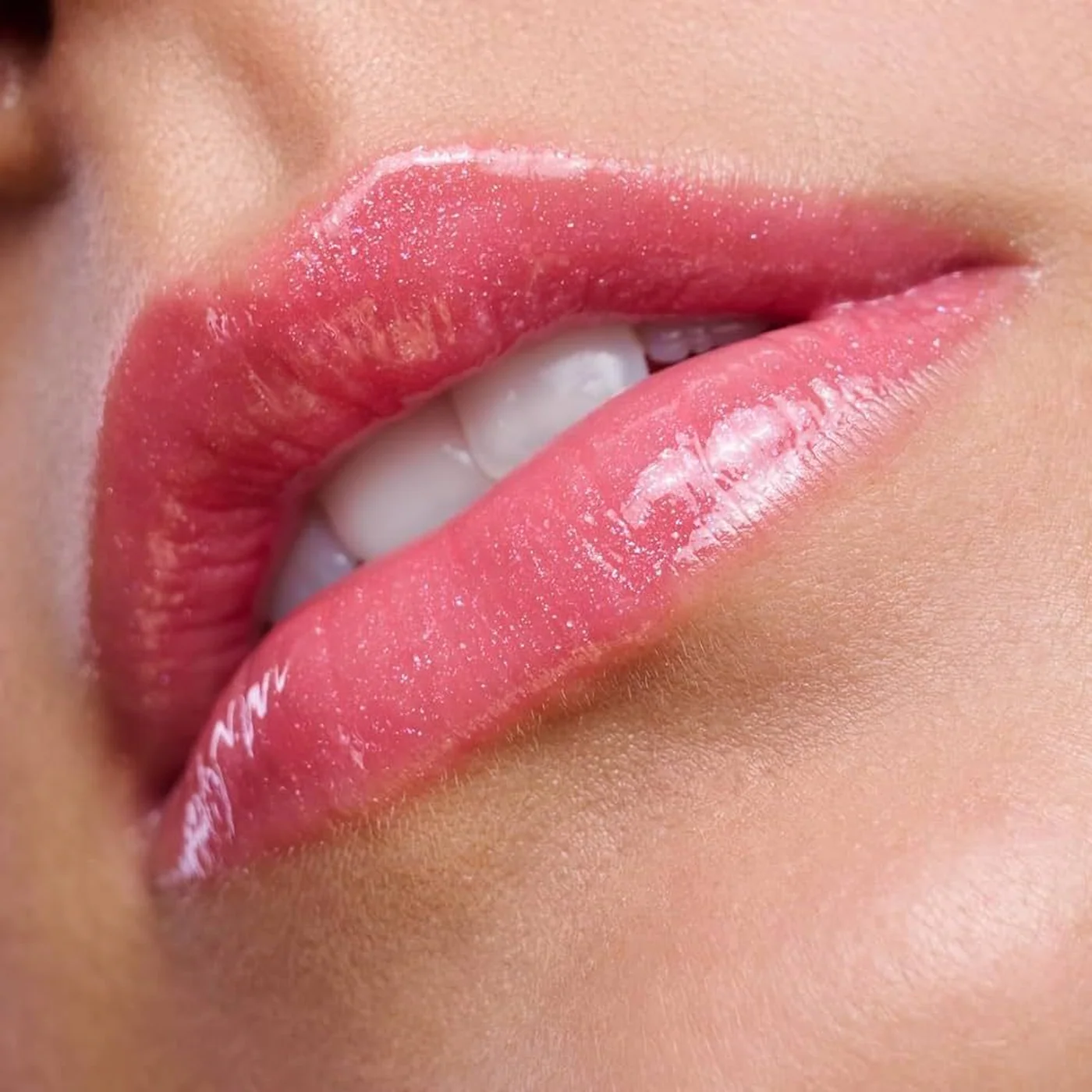 Essence Extreme Shine Volume Lip Gloss - Image 2