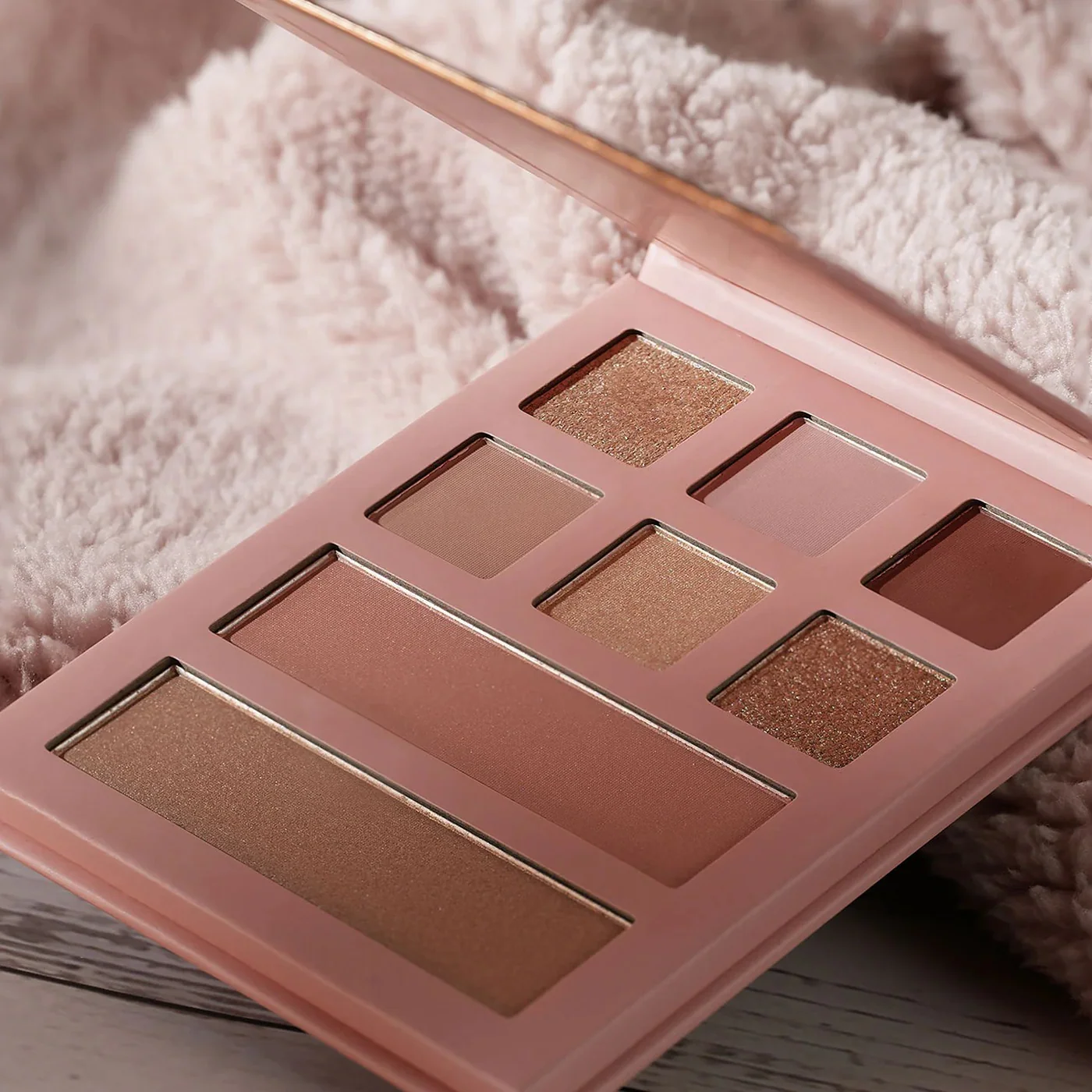 Essence Hugs & Teddies Eye & Face Palette! The Limited Edition 01 - Image 3
