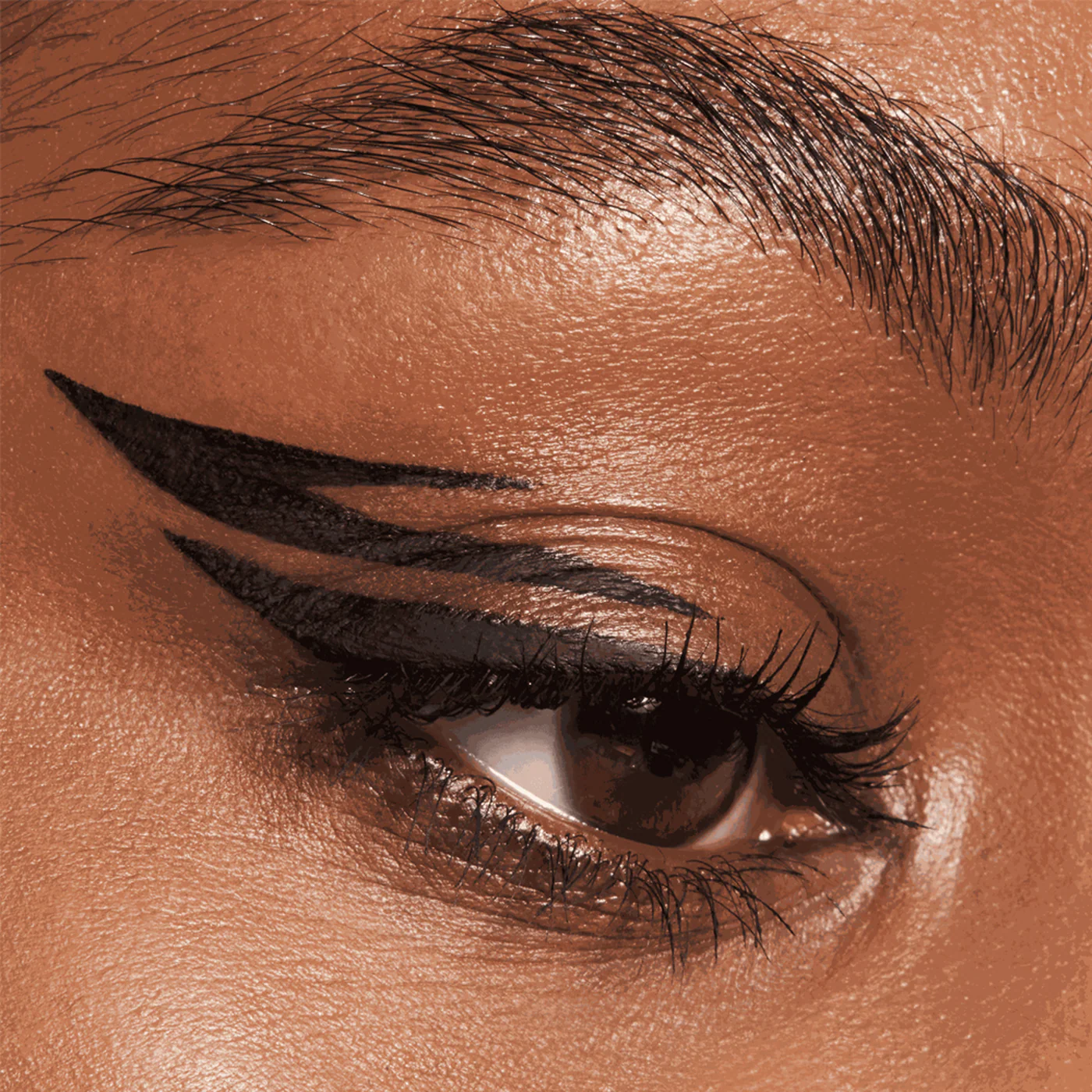 Essence Liquid Ink Eyeliner 01 - Image 3
