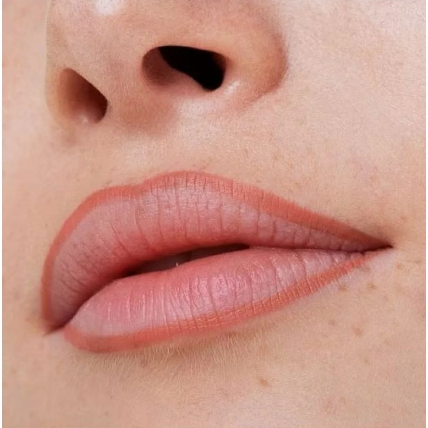 Essence Soft & Precise Lip Pencil 02 Happy - Image 3