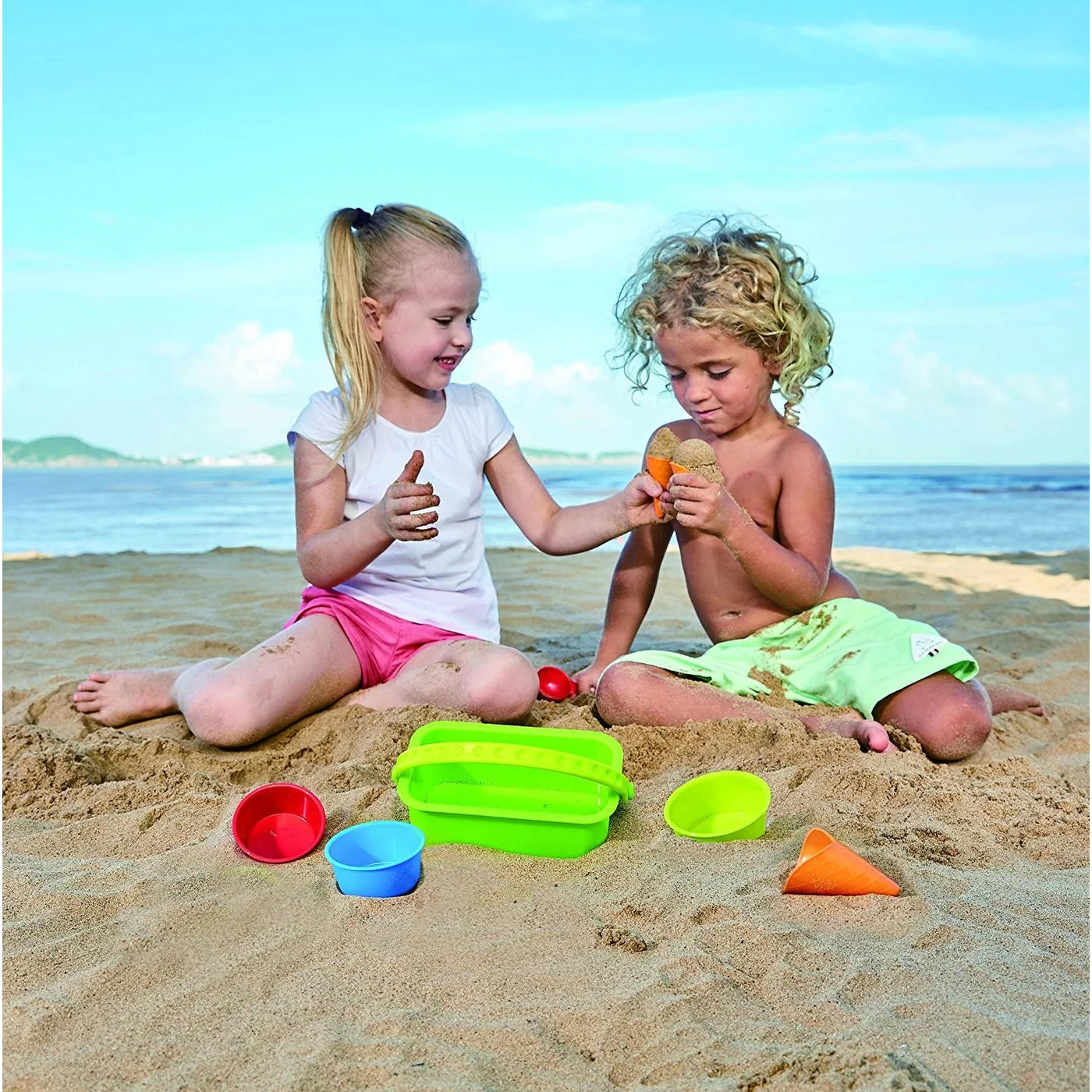 Hape Ice Cream Shop Wooden Playset - Image 3