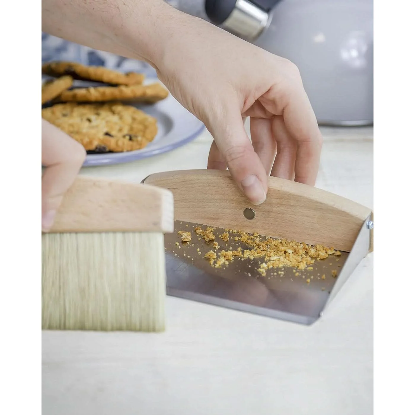 KitchenCraft Nostalgia Dustpan and Brush Set - Image 3