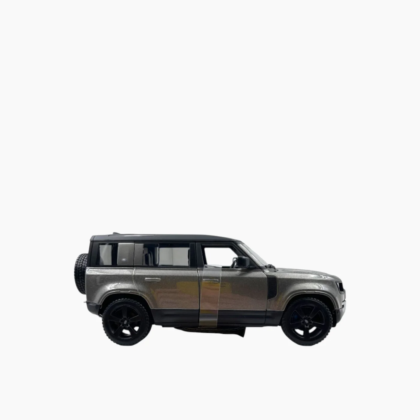 Maisto Burago Land Rover Defender (2022) 1:25 Collection A (No Stand) - Image 9