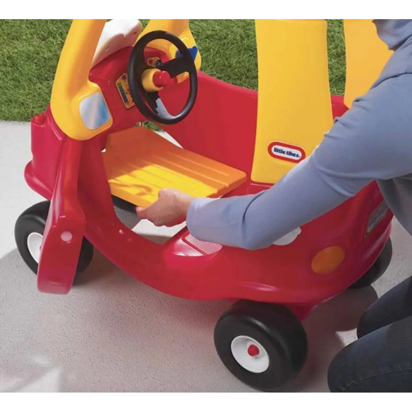 Little Tikes Cozy Coupe Ride-On Car - Image 4