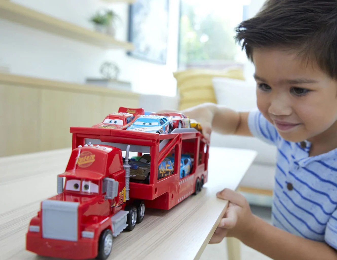 Hot Wheels Cars Mack Transporter - Image 12