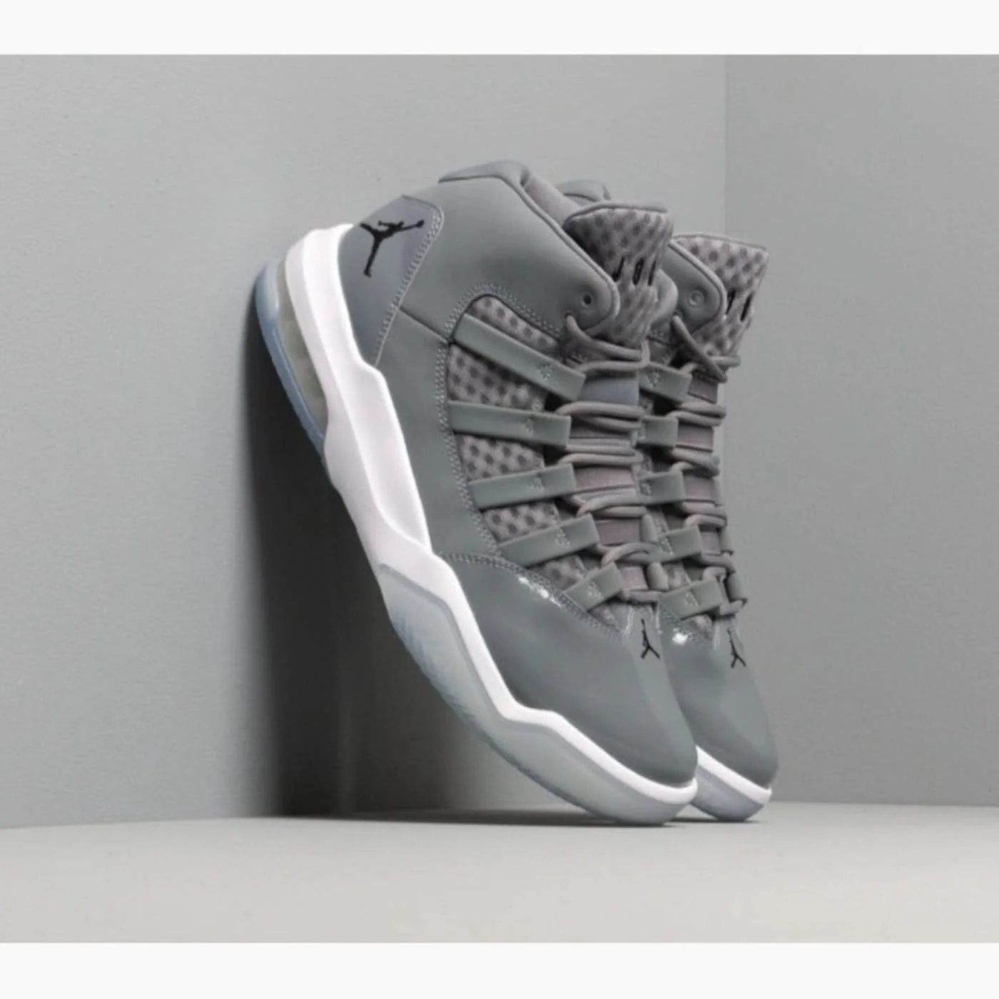 Air Jordan Max Aura Sneakers - Image 7