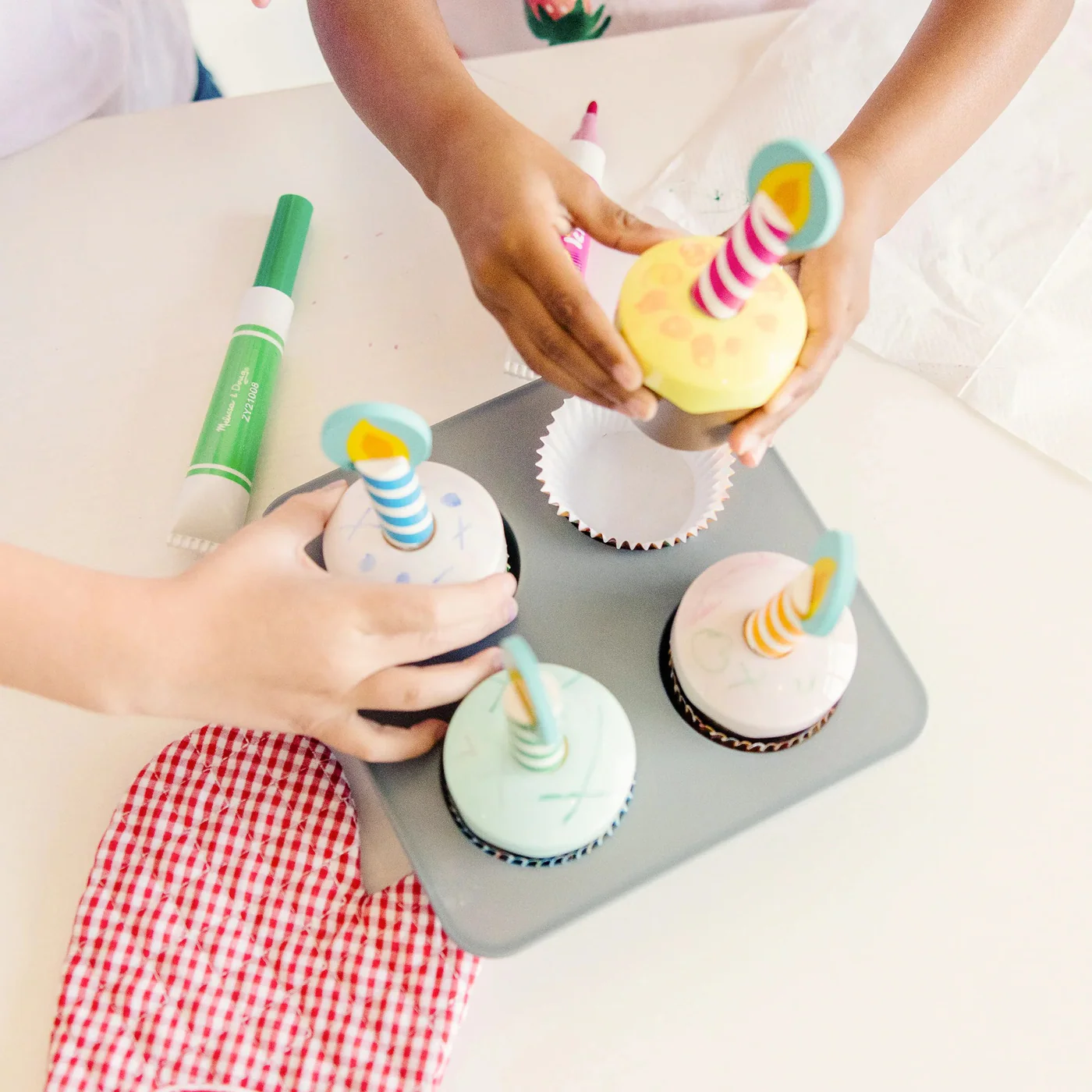 Melissa & Doug Bake & Decorate Cupcake Set Play Food - Image 4