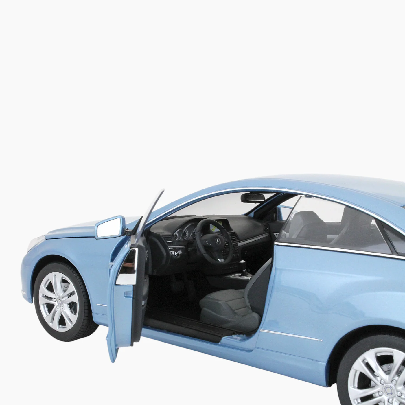 OttoMobile Mercedes E-Class W212 Light Blue 1:18 Scale Model Car - Image 3