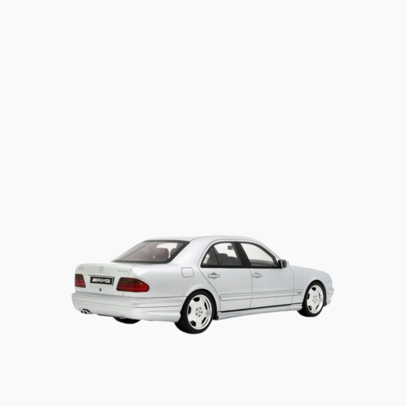 OttoMobile Mercedes E55 AMG W210 Brilliant Silver 1:18 Scale Model Car - Image 2