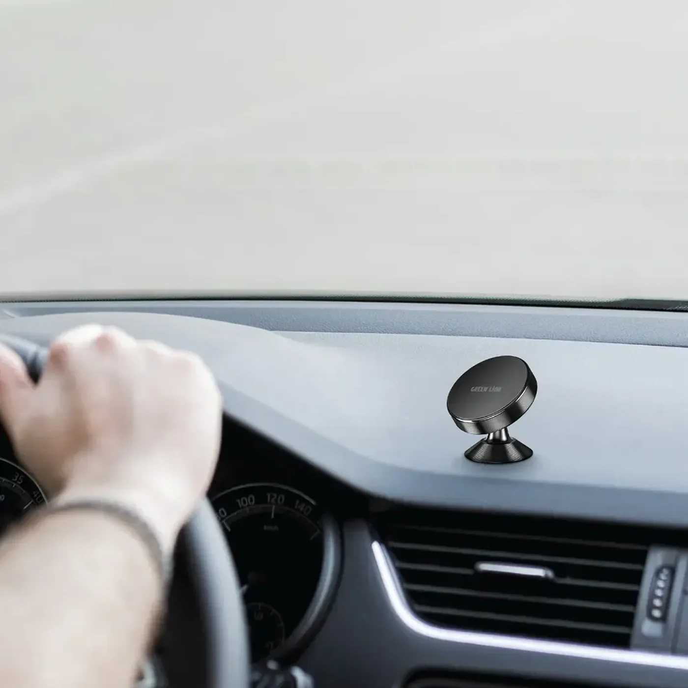Green Lion Mini Car Phone Mount - Image 2