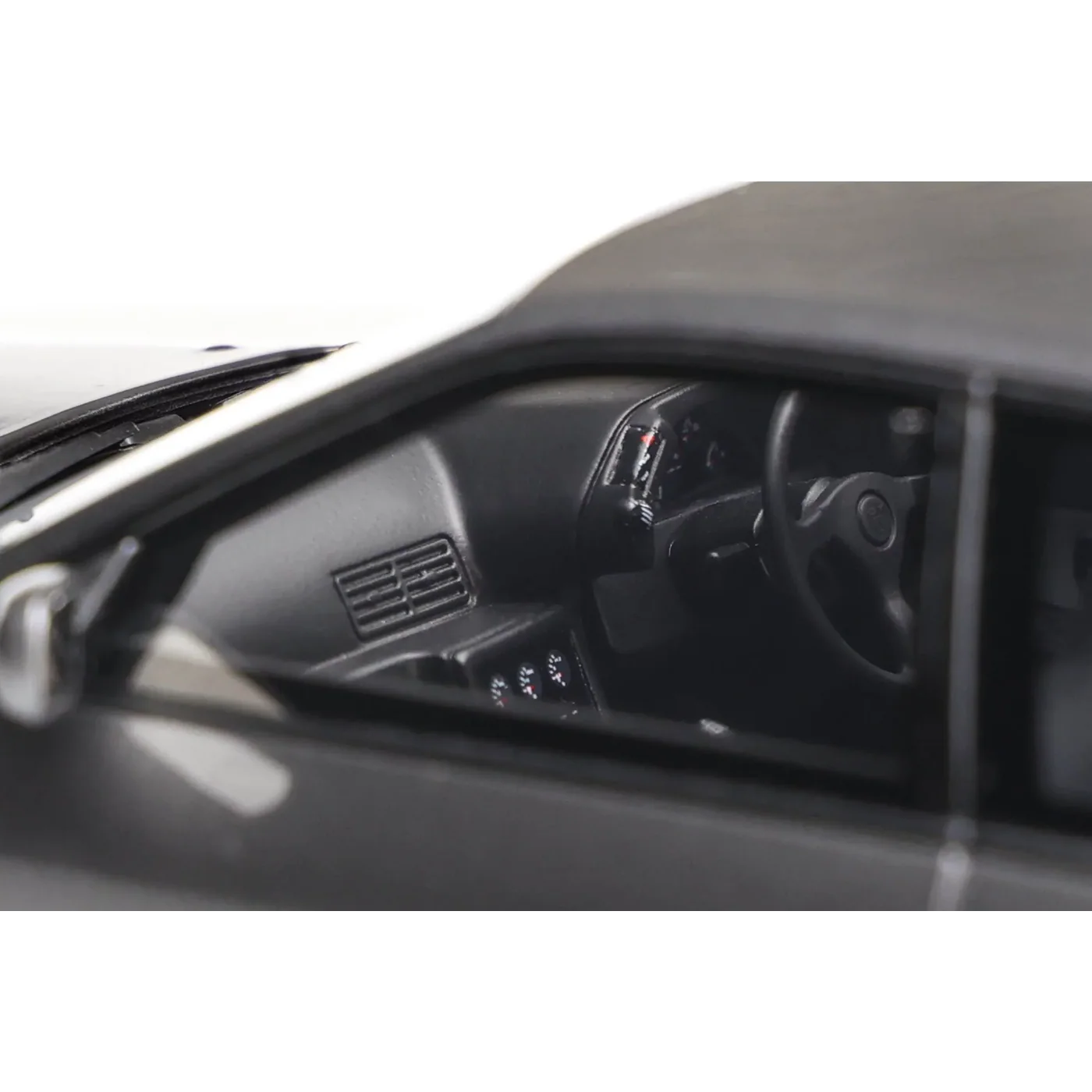 OttoMobile Nissan GT-R R32 Grey Metallic 1:18 Scale Model Car - Image 8