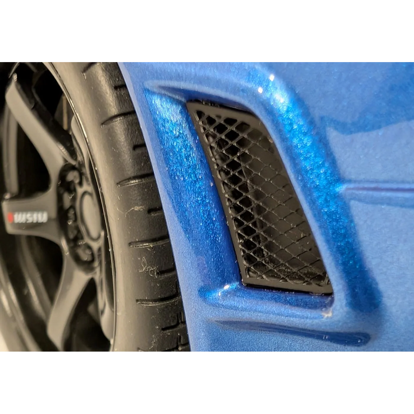 OttoMobile Nissan GT-R R34 Blue 1:12 Scale Model Car - Image 11