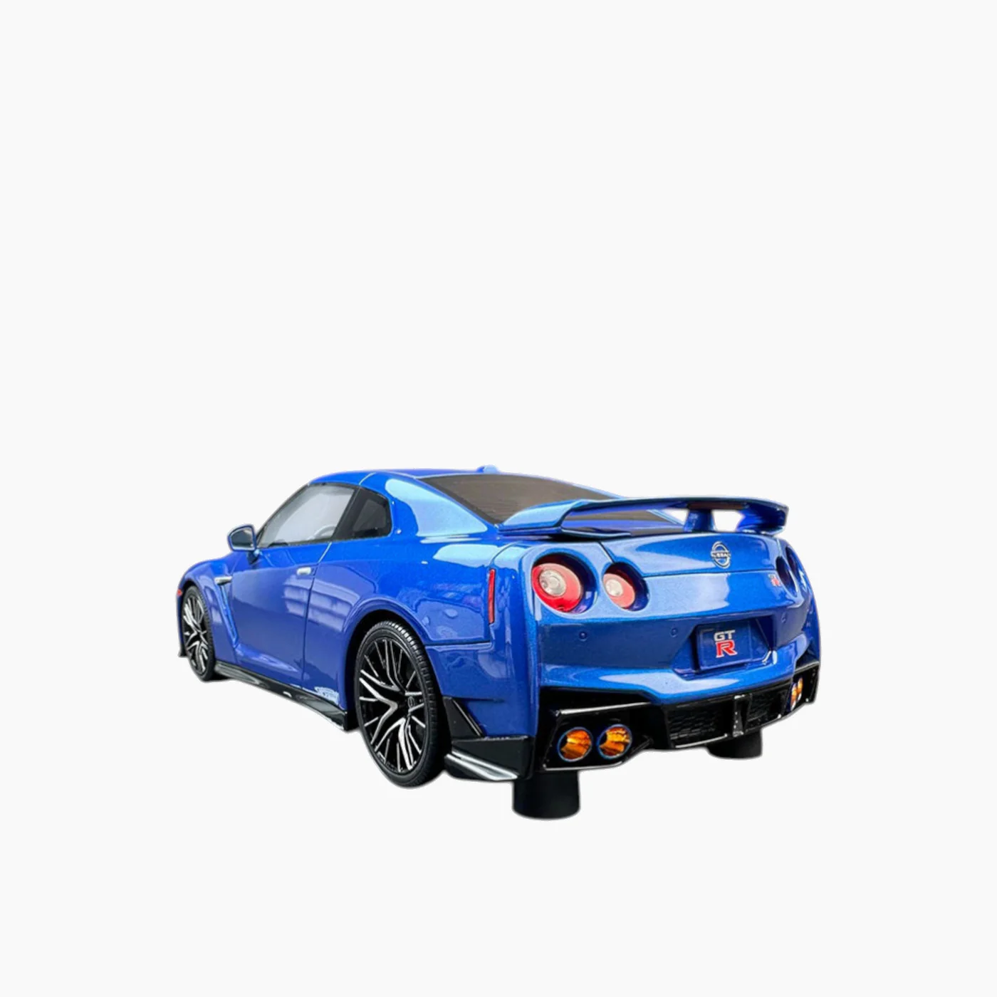 GT-Spirit Nissan GT-R R35 Bue 1:18 Scale Model Car - Image 3