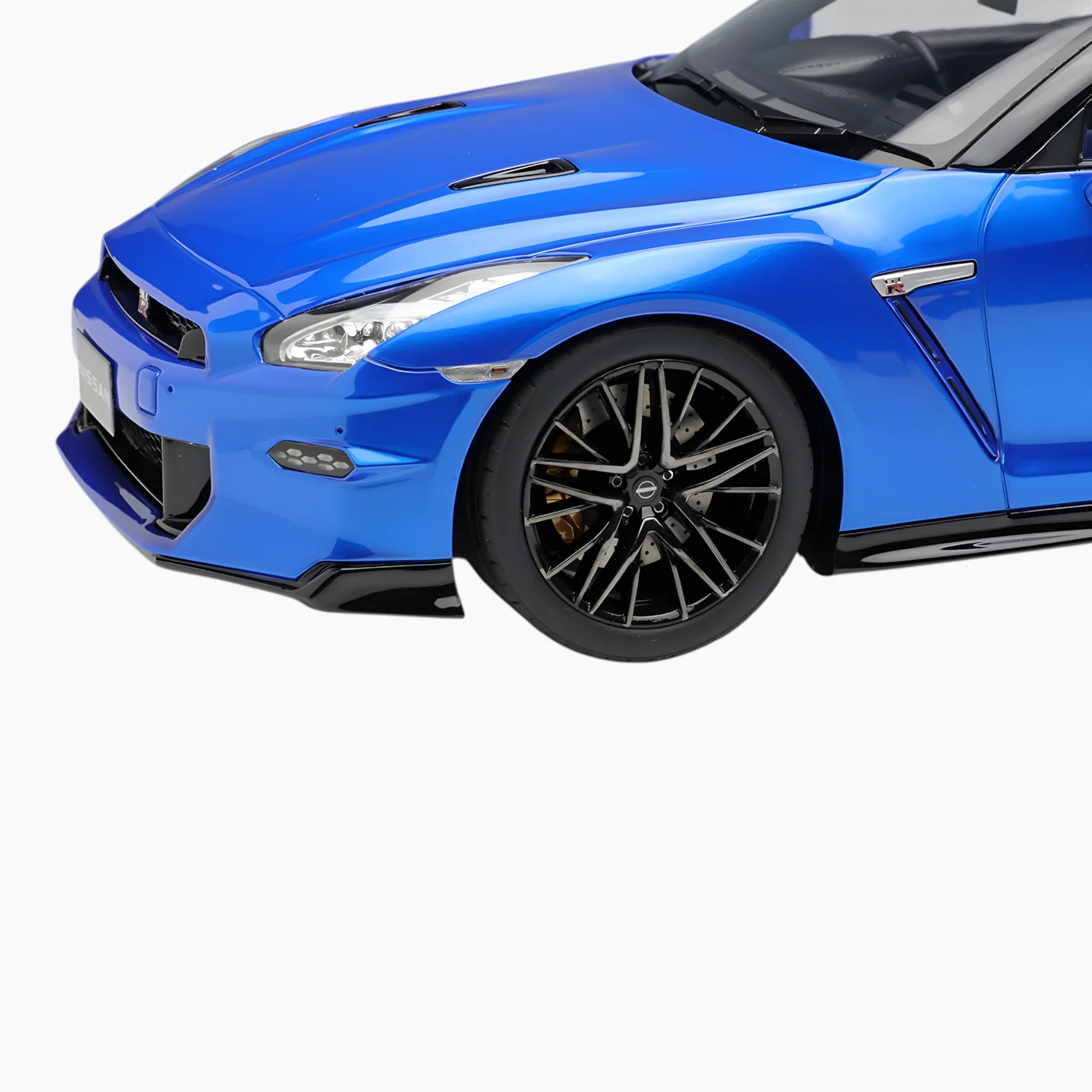 GT-Spirit Nissan GT-R R35 Bue 1:18 Scale Model Car - Image 8