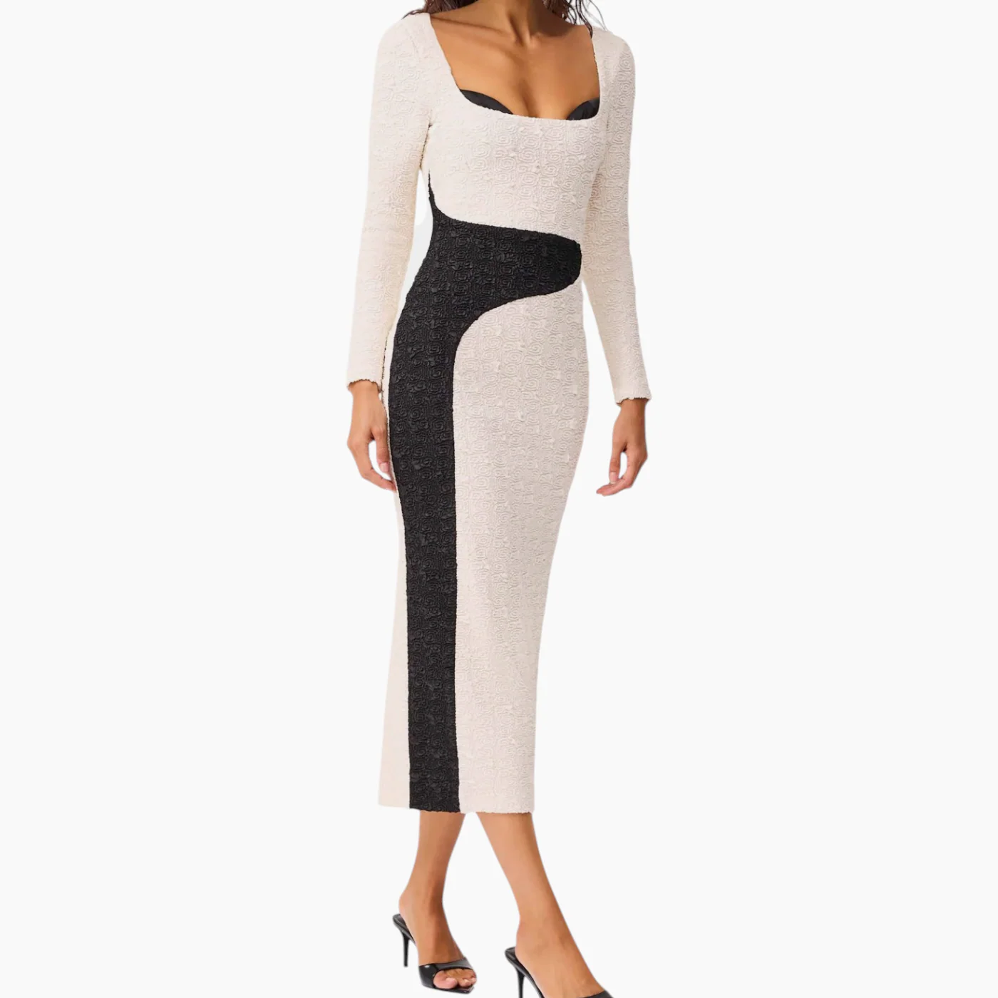 Elliatt Paloma Long Sleeve Midi Dress in Black and White - Image 5