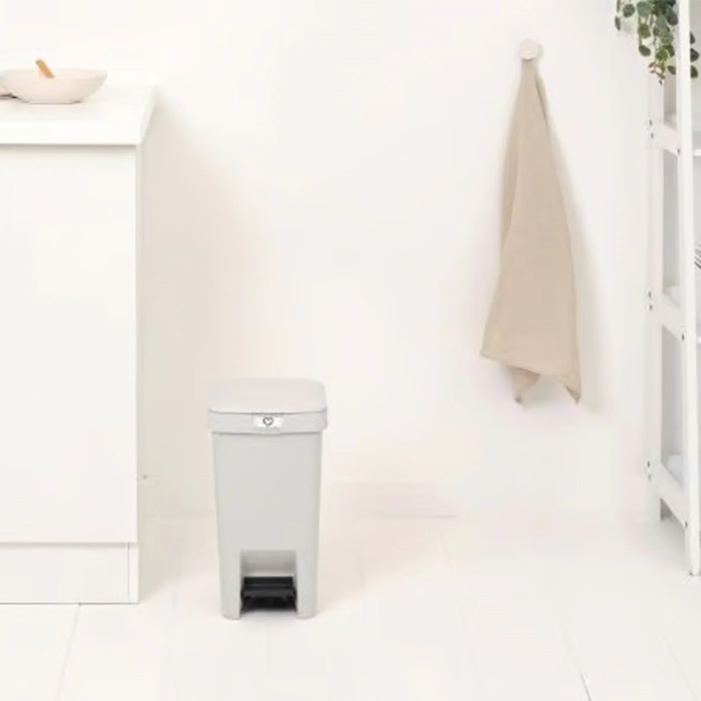 Brabantia Step Up Pedal Bin Trash Can - Image 6