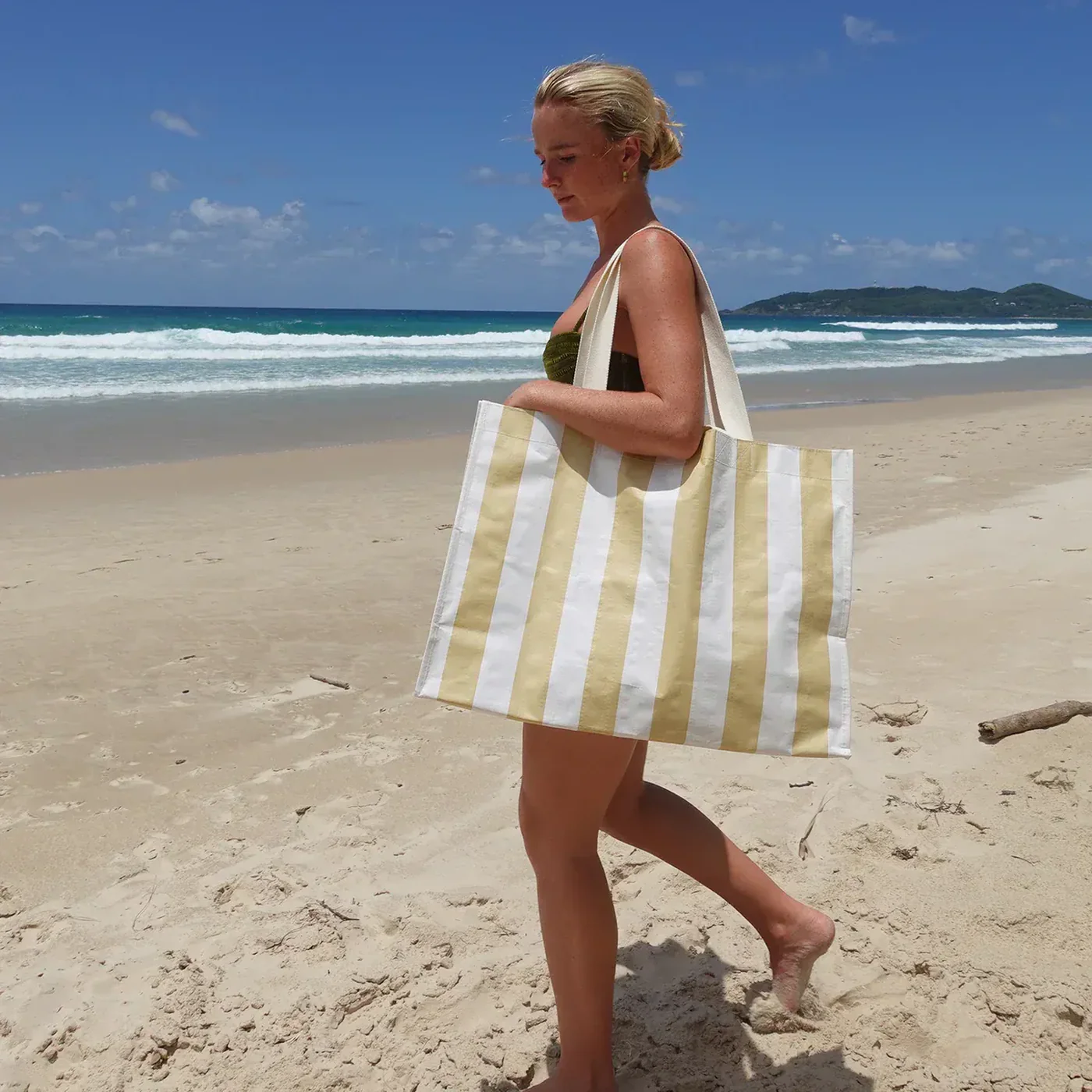 SunnyLife Carryall Beach Bag - Image 12