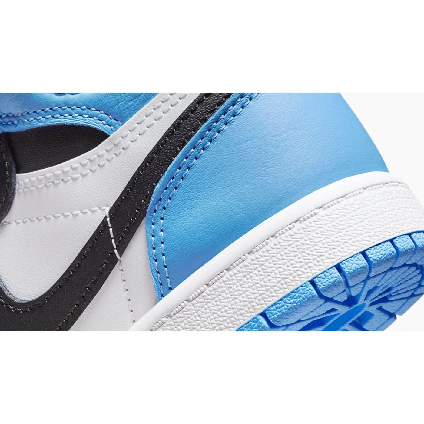 Air Jordan 1 Retro High OG UNC Toe Toddler Shoes - Image 7