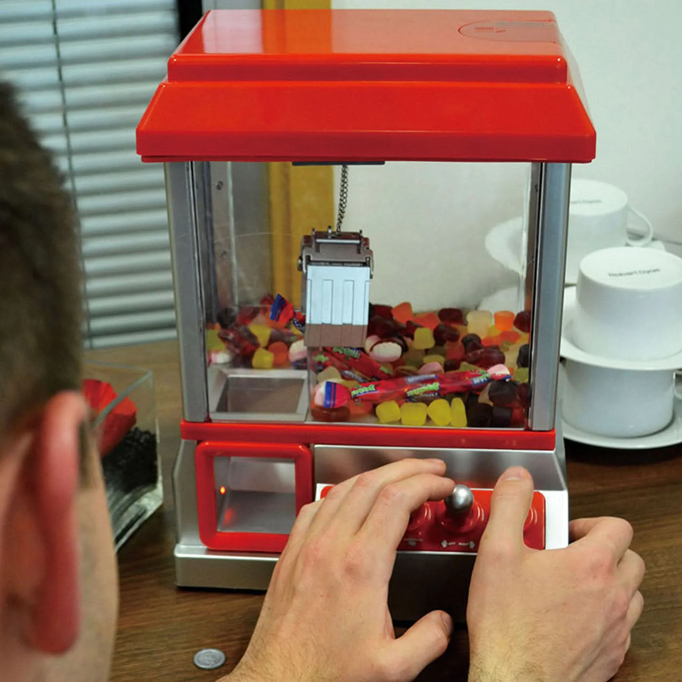 The Source Candy Grabber Machine - Image 12