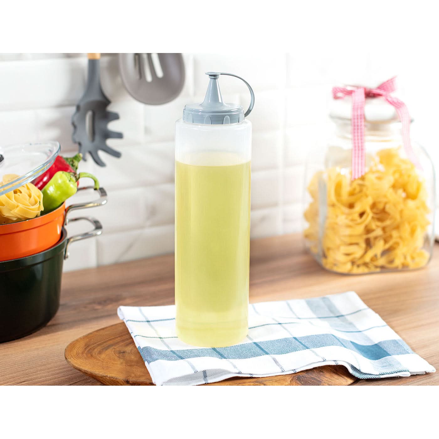 Madame Coco Vernon Sauce Bottle - Image 4